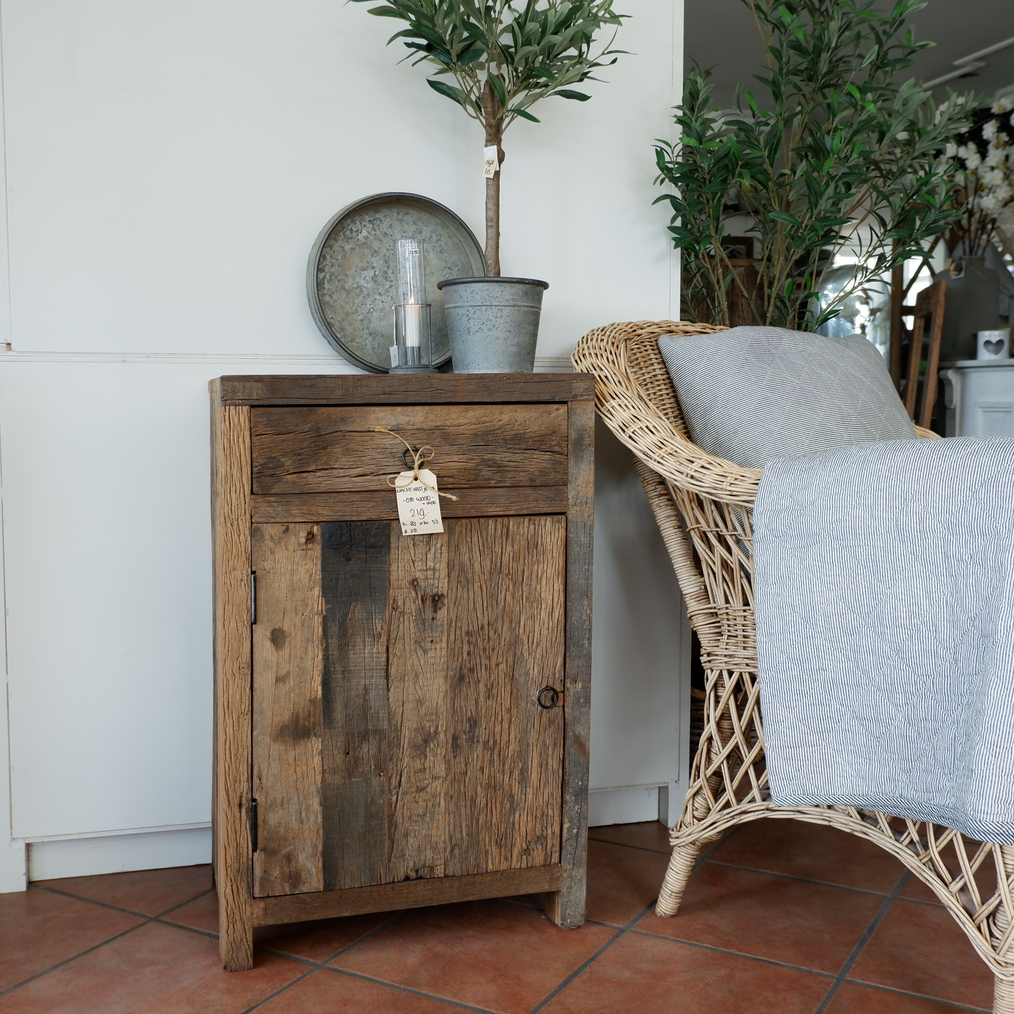 nachtkastje old wood XL met lade en deur oud vergrijsd hout hoog 83 cm breed 53 cm diep 38 cm barnwood railway wood truckwood1