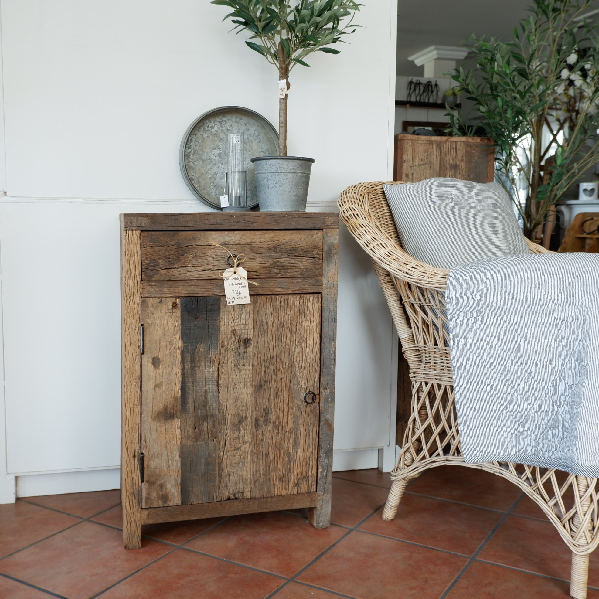 nachtkastje old wood XL met lade en deur oud vergrijsd hout hoog 83 cm breed 53 cm diep 38 cm barnwood railway wood truckwood2