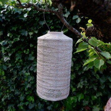 lumiz solar lampion cylinder 18 cm tyvek patroon paisley kleur soft blush is heel zacht beige met vleugje zalm
