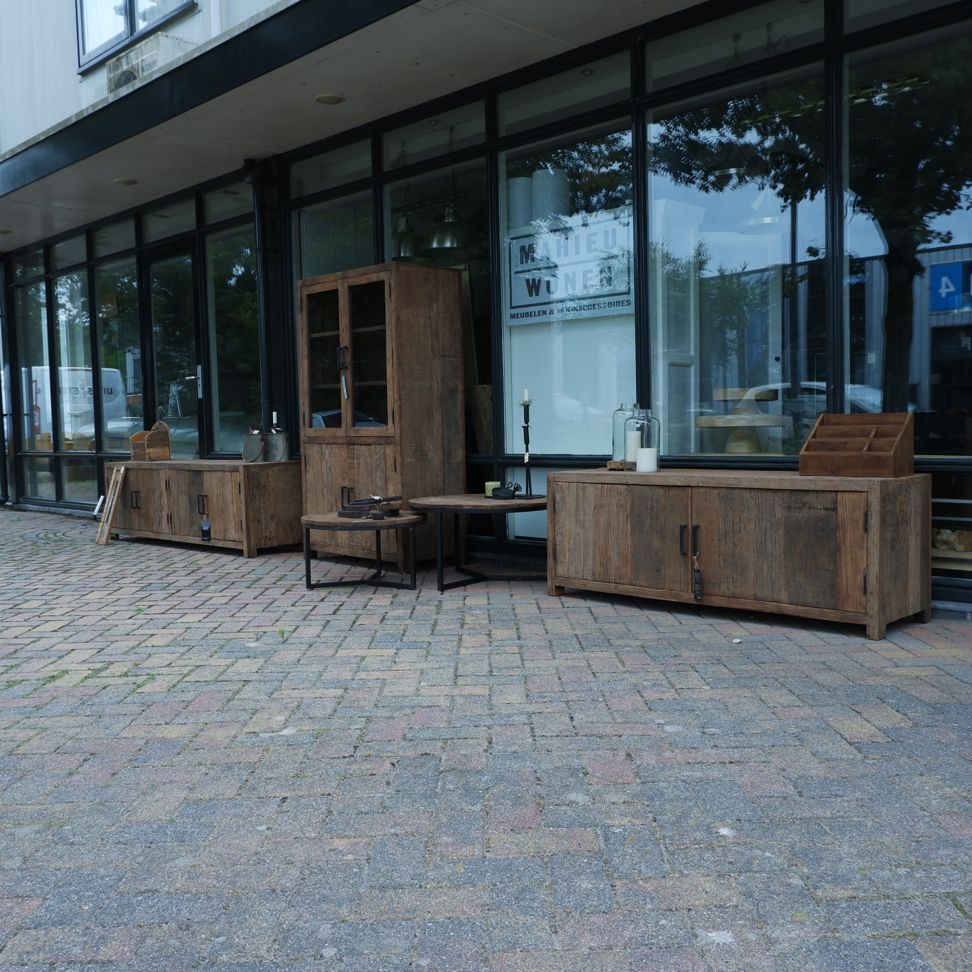 be uniq tv dressoir monaco 2 deuren 150 cm breed en wenen 4 deuren 180 cm breed vitrinekast dubbele openslaande deuren salontafels dirk rond 2 maten oud vergrijsd hout1