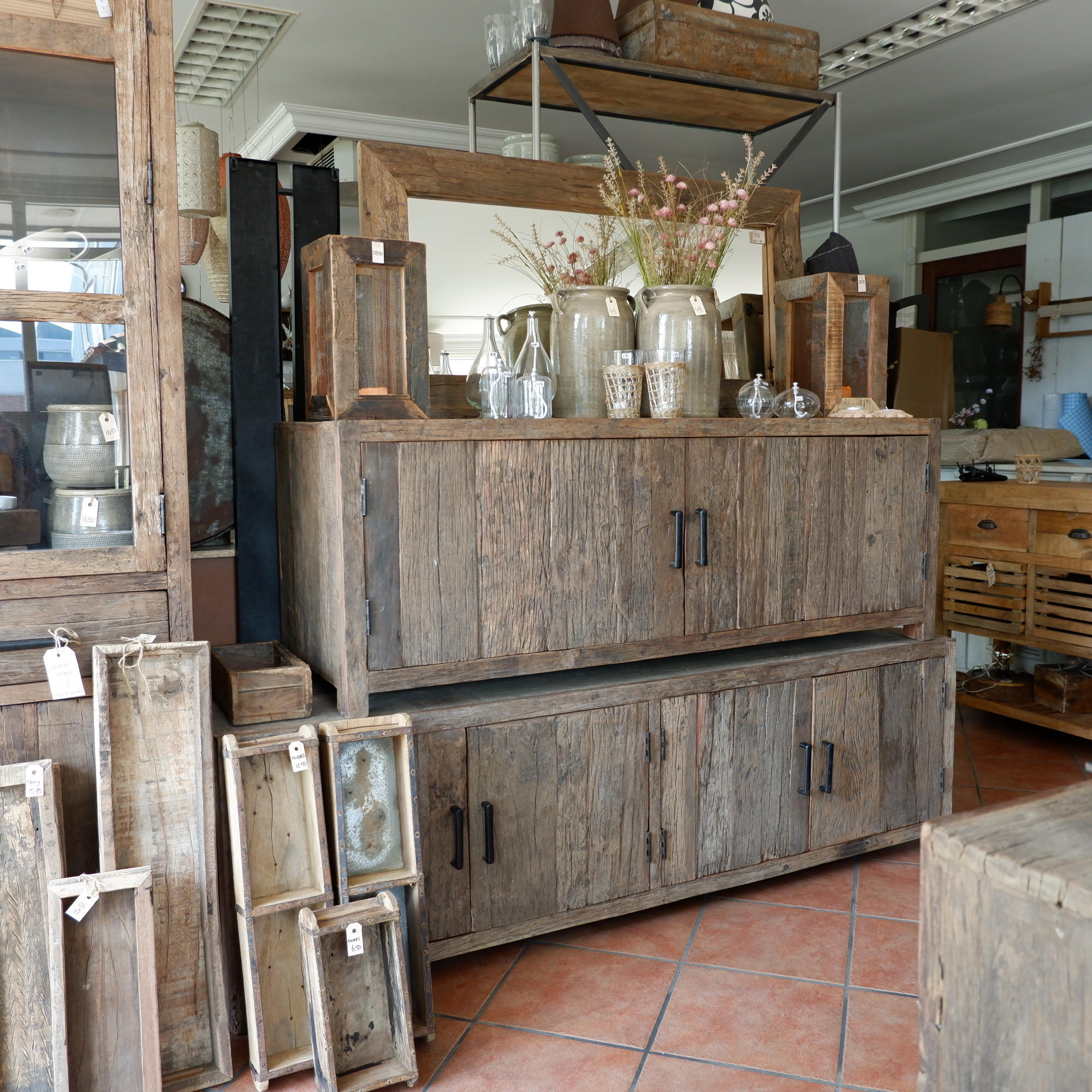 be uniq tv dressoir wenen 180 cm breed 4 deuren in showroom onderste kast en monaco 150 cm breed 2 deuren oud vergrijsd hout1