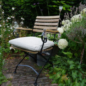 box kussenhoesje Lina 45 x 45 cm katoen naturel met zwart dun streepje ib-laursen box cushion cover lina5